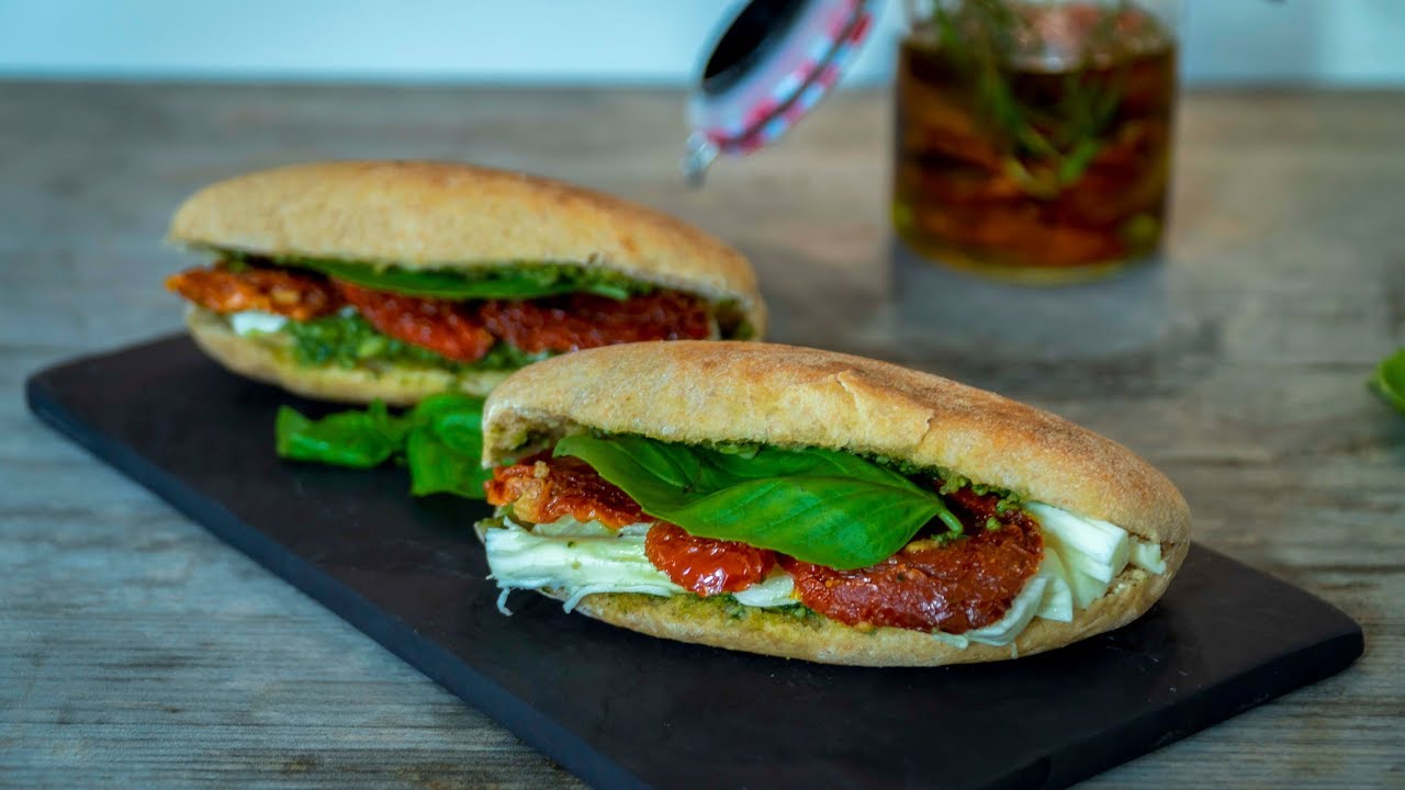 Pesto Soslu Sandviç